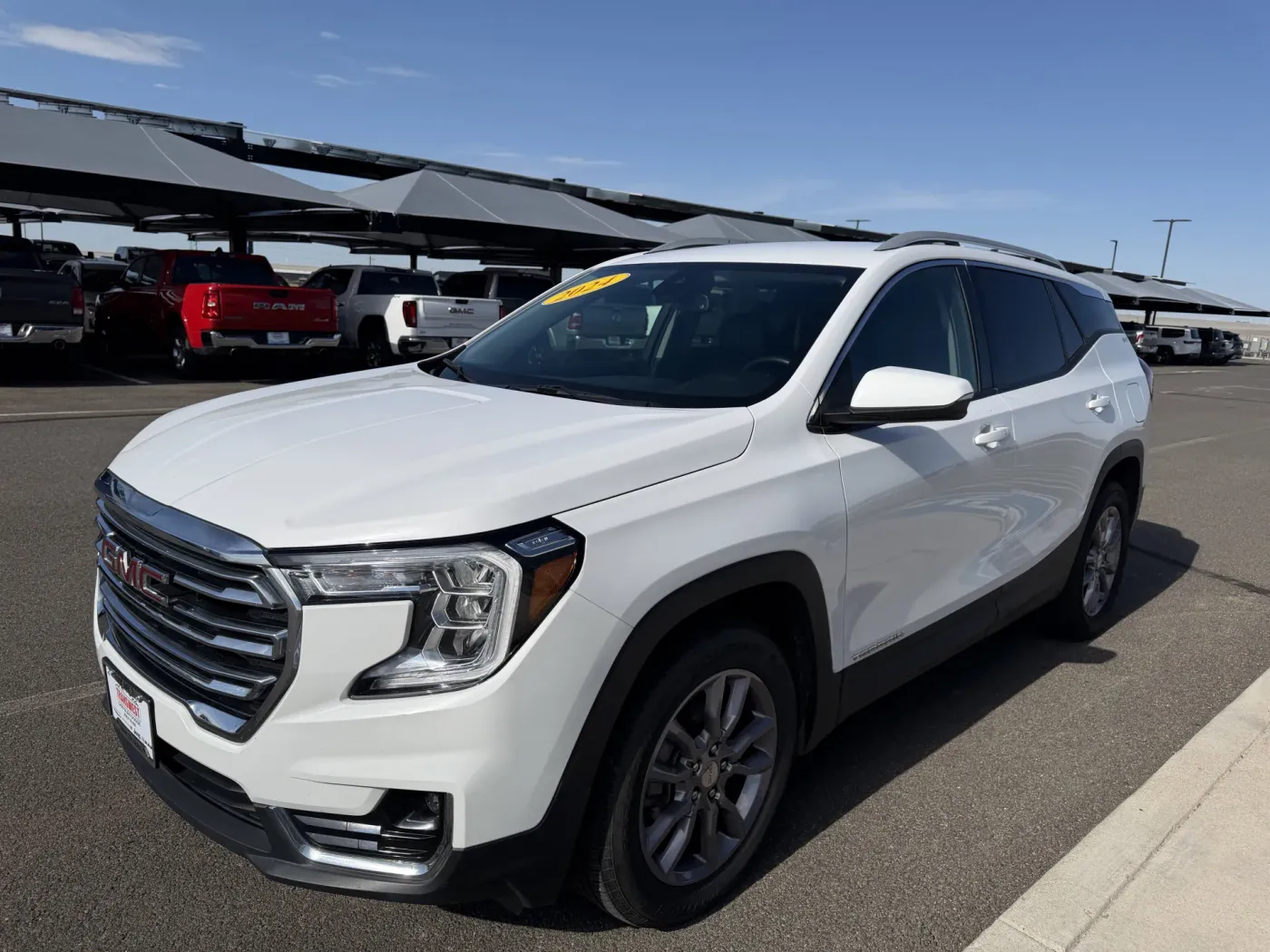 2024 GMC Terrain SLT | Photo 3 of 20