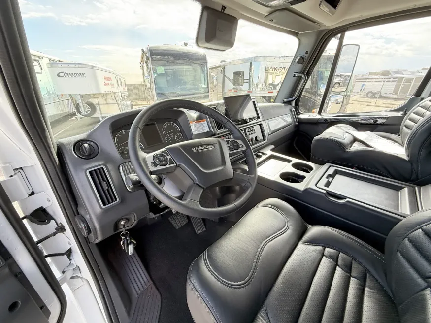 2026 Freightliner M2 112 SUMMIT HAULER | Photo 6 of 21