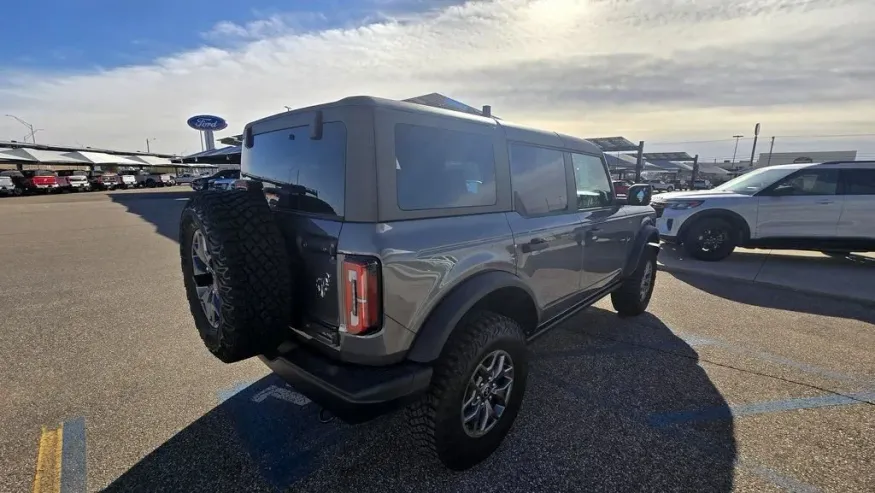 2025 Ford Bronco | Photo 5 of 25