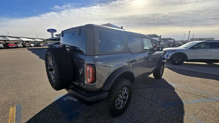 2025 Ford Bronco | Photo 5 of 25