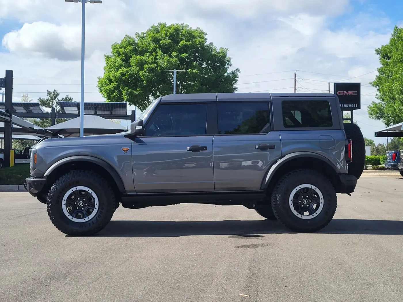 2024 Ford Bronco Badlands | Photo 3 of 25