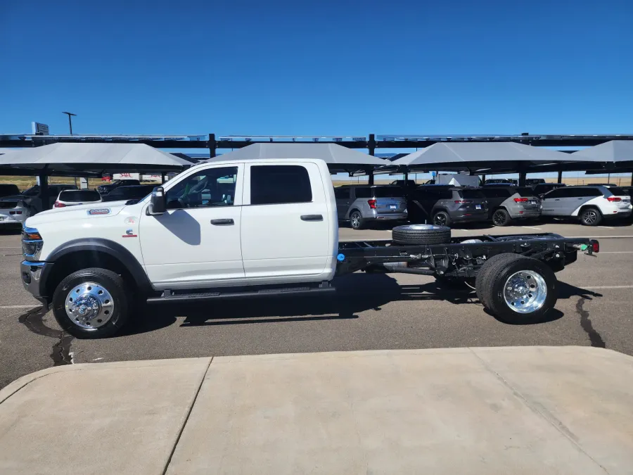 2026 RAM 5500 Tradesman | Photo 4 of 21