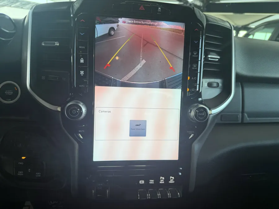 2025 RAM 3500 Big Horn | Photo 13 of 14