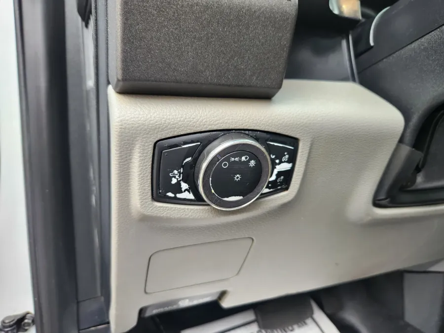 2019 Ford Super Duty F-350 SRW | Photo 6 of 30