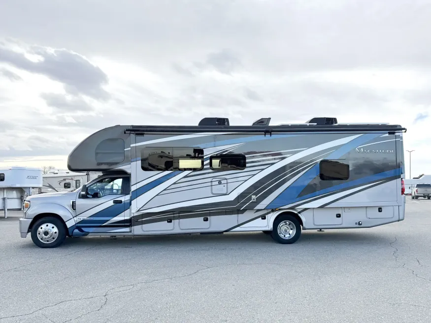 2023 Thor Magnitude SV34 | Photo 19 of 26