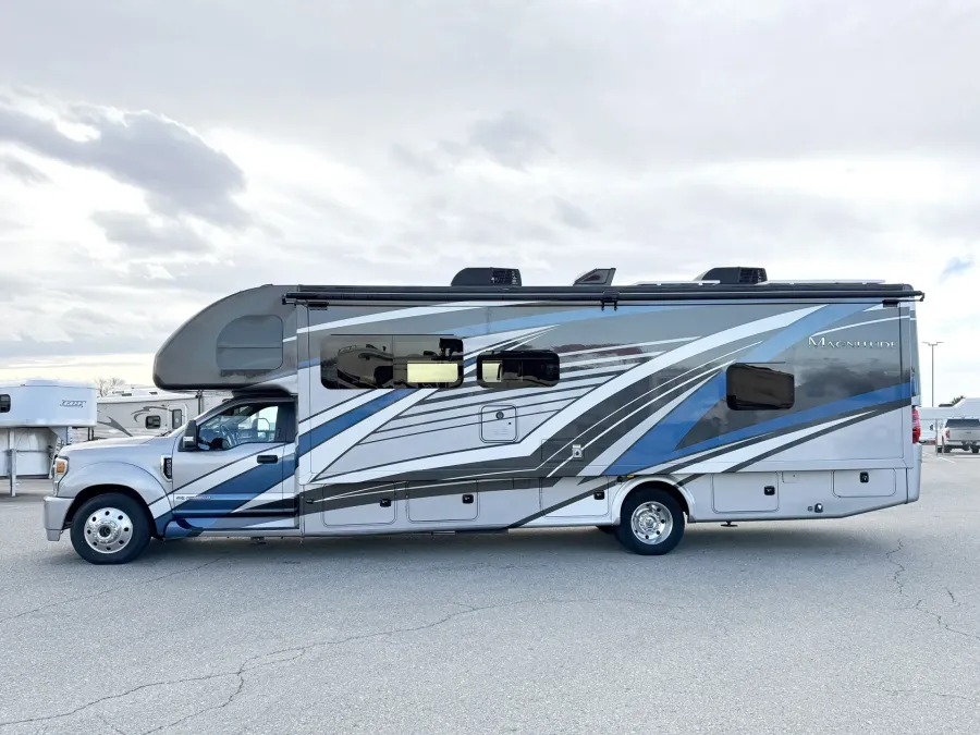 2023 Thor Magnitude SV34 | Photo 19 of 26