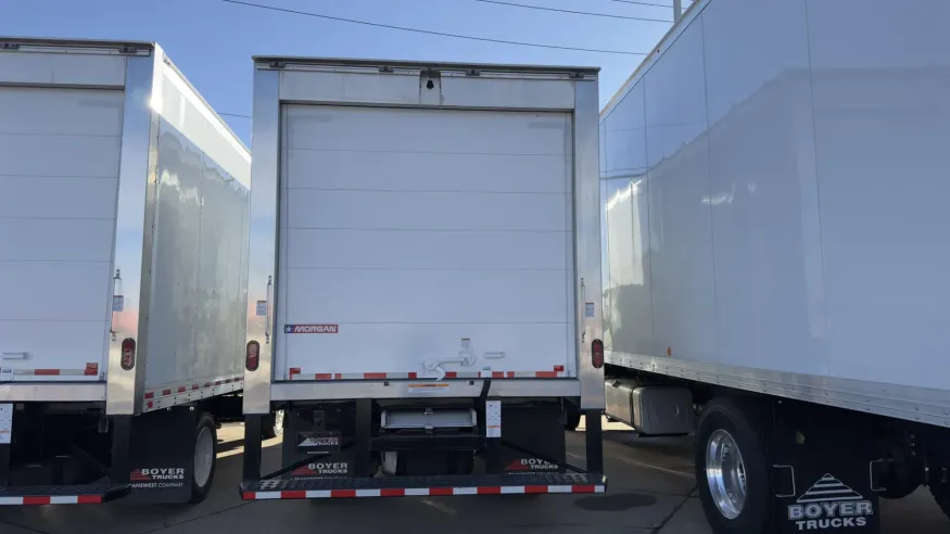 2025 Isuzu NRR GAS | Photo 8 of 10