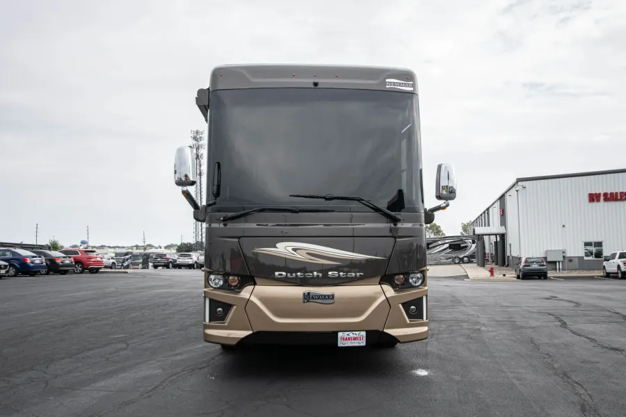 2019 Newmar Dutch Star 4369 | Photo 4 of 31