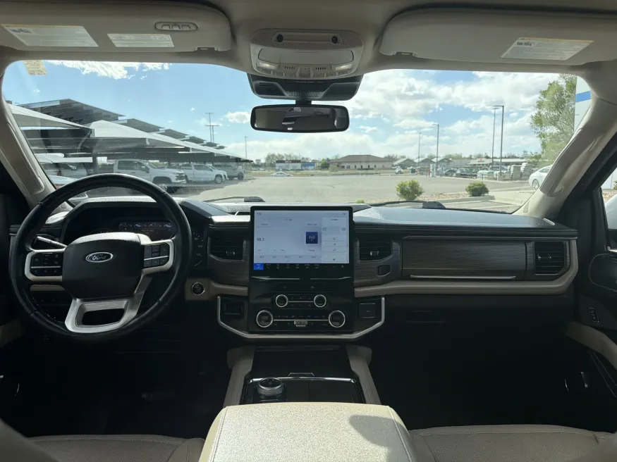 2024 Ford Expedition Limited | Photo 17 of 26