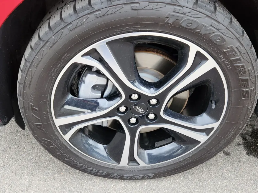 2021 Ford Edge ST | Photo 16 of 27