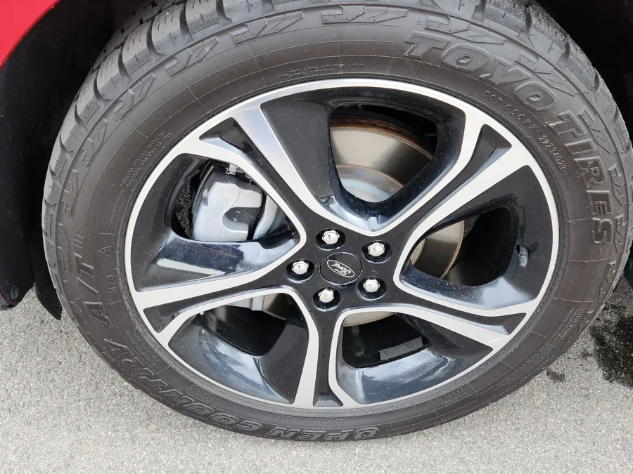 2021 Ford Edge ST | Photo 16 of 27