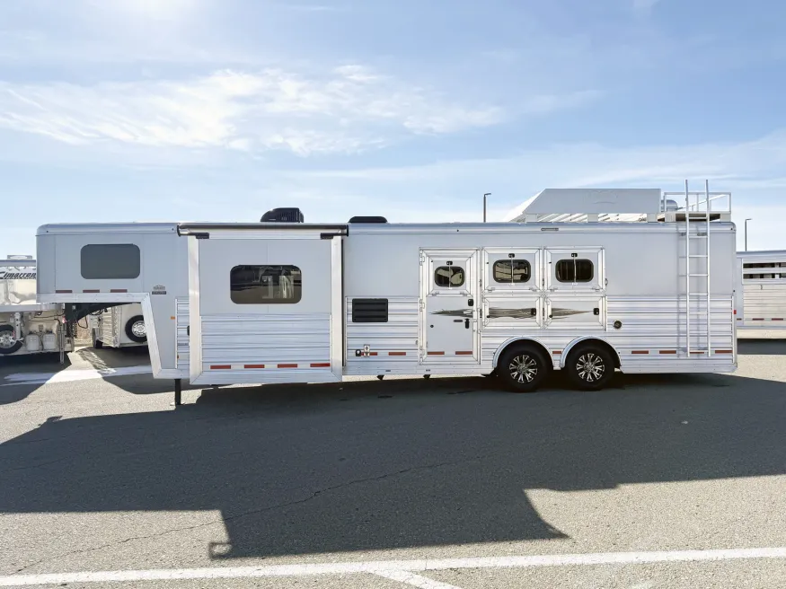 2021 Logan Coach Select 812 3HLQ | Photo 21 of 27