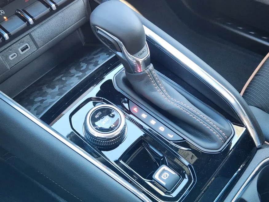 2026 GMC Canyon 4WD AT4 | Photo 15 of 23