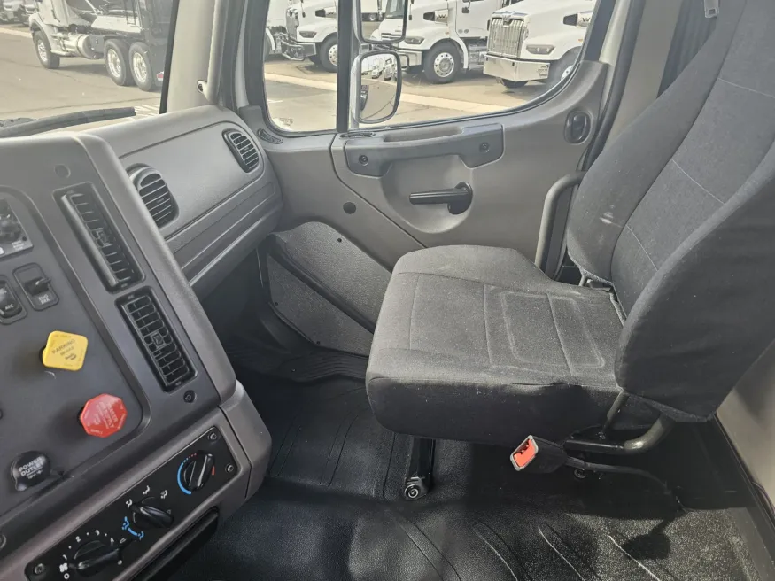 2023 Freightliner M2 112 | Photo 17 of 21