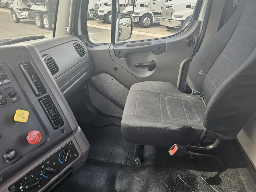 2023 Freightliner M2 112 | Photo 17 of 21