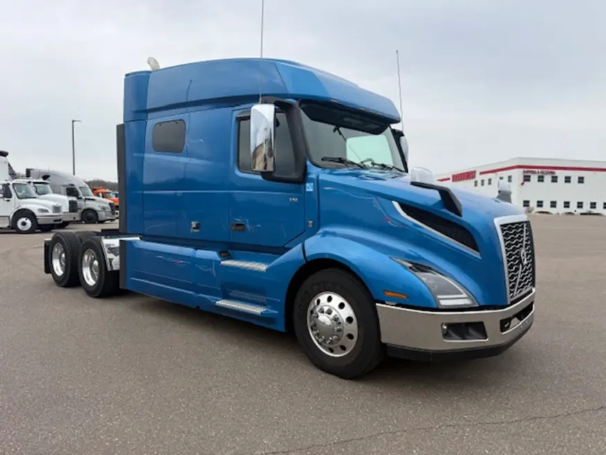 2022 Volvo VNL | Photo 7 of 11