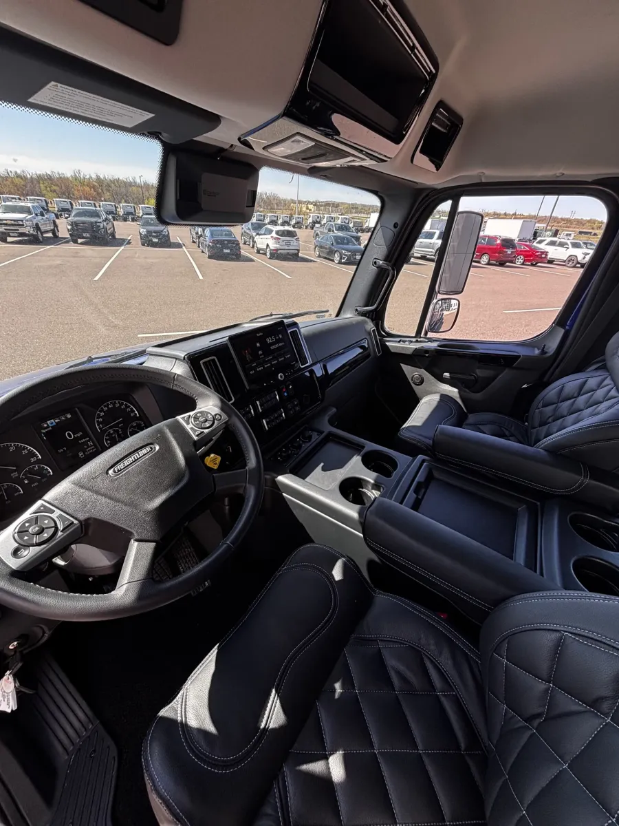 2025 Freightliner M2 106 Summit Hauler | Photo 7 of 27