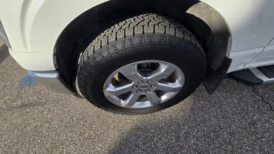 2023 Ford F-150 | Photo 10 of 33