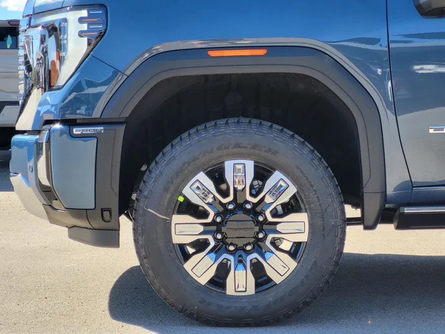 2026 GMC Sierra 2500HD Denali | Photo 8 of 25
