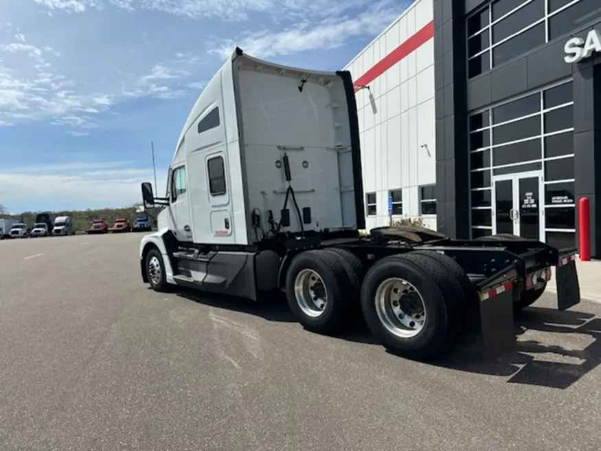 2022 Kenworth T680 | Photo 7 of 15