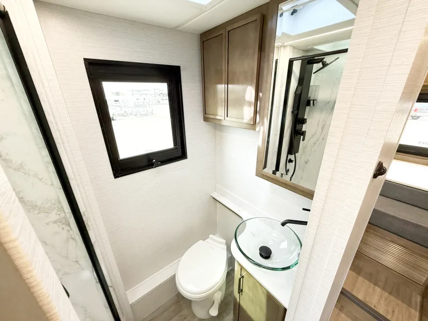 2027 Newmar Freedom Aire 2512 | Photo 12 of 25