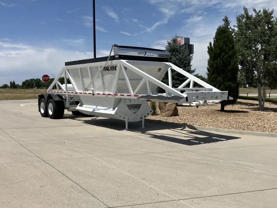 2025 Trail King TKBD22-402 | Photo 1 of 12