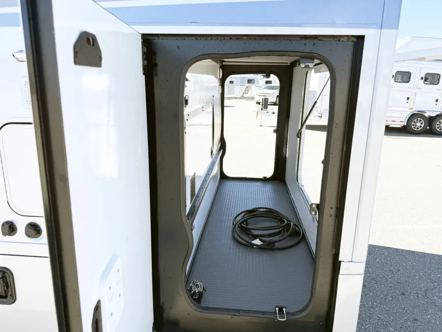 2026 Winnebago Navion 24R | Photo 23 of 24