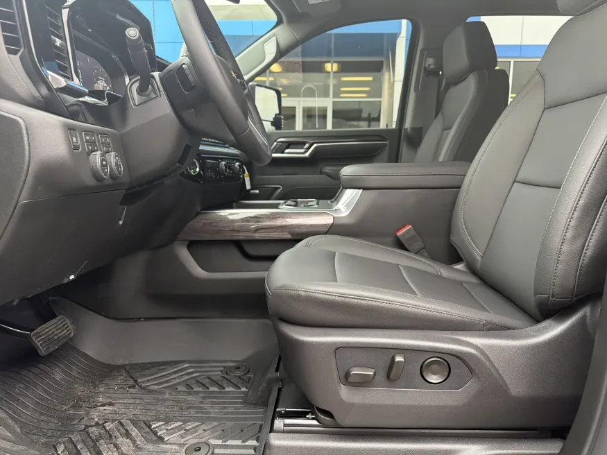 2026 Chevrolet Silverado 3500HD LTZ | Photo 14 of 22