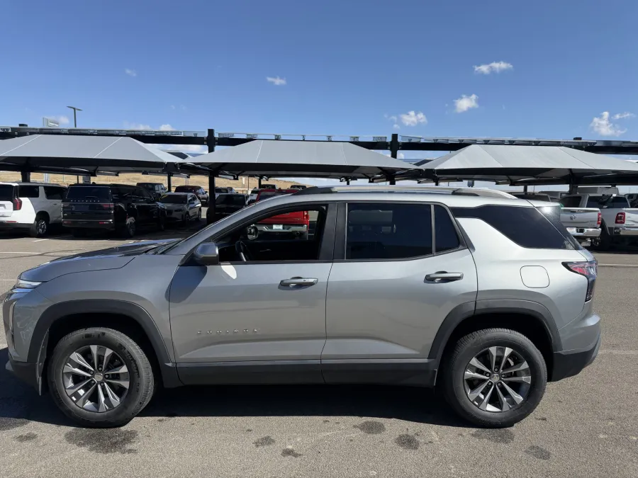 2025 Chevrolet Equinox AWD LT | Photo 3 of 4