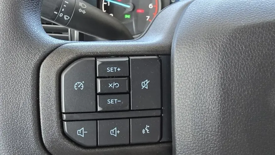 2026 Ford Super Duty F-350 | Photo 17 of 31