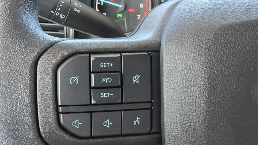 2026 Ford Super Duty F-350 | Photo 17 of 31