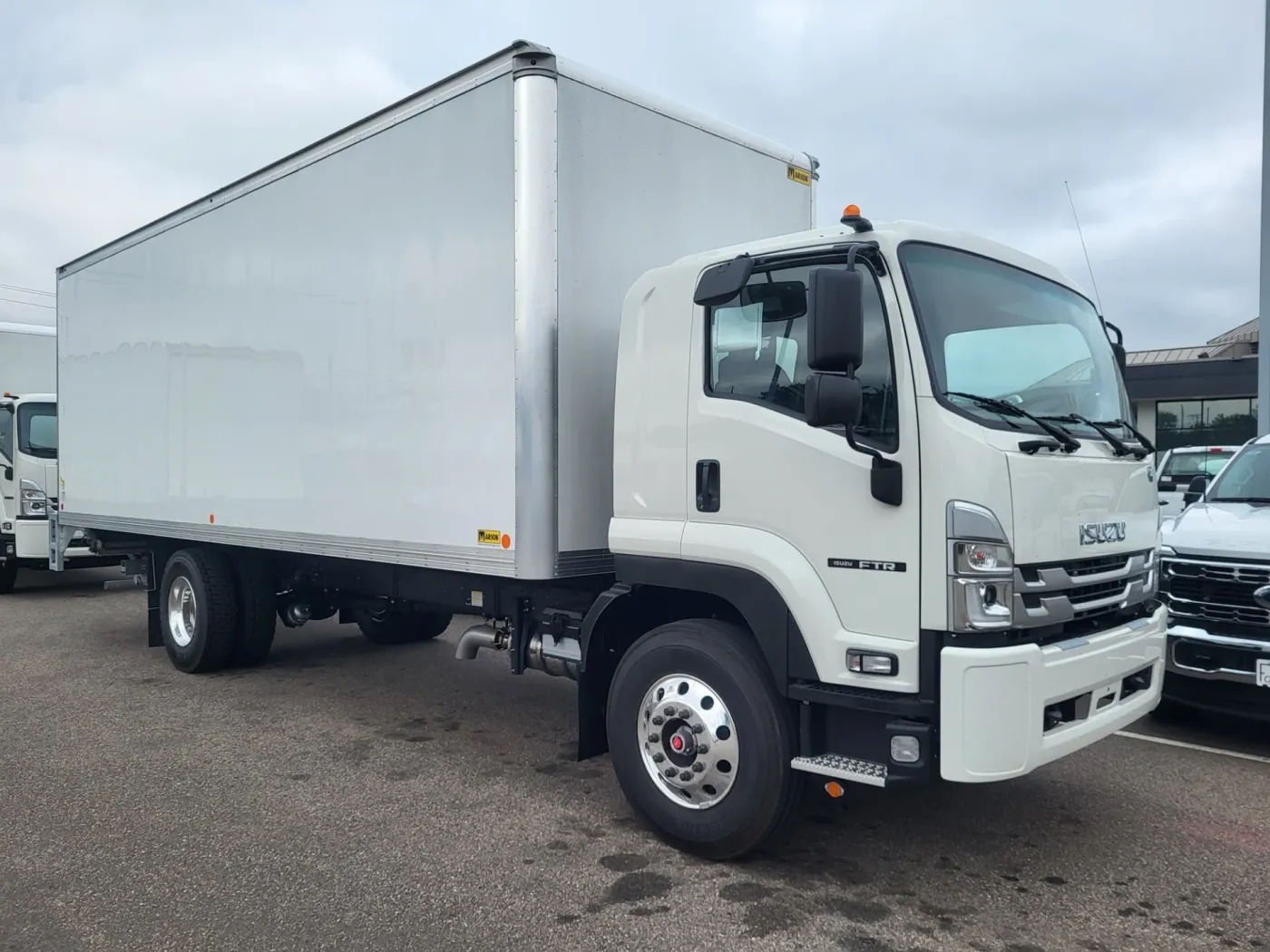 2025 Isuzu FTR | Photo 3 of 16