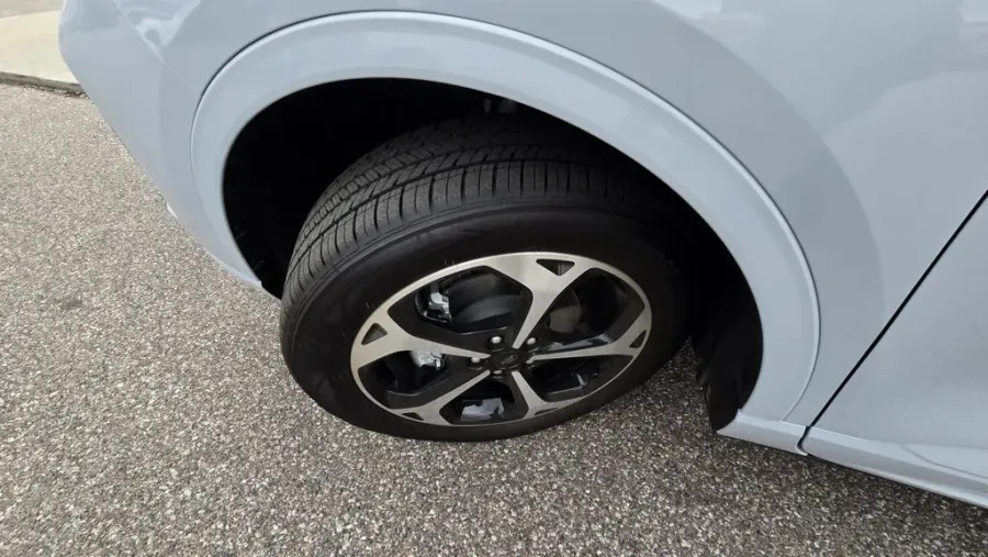 2026 Ford Escape Hybrid | Photo 10 of 32