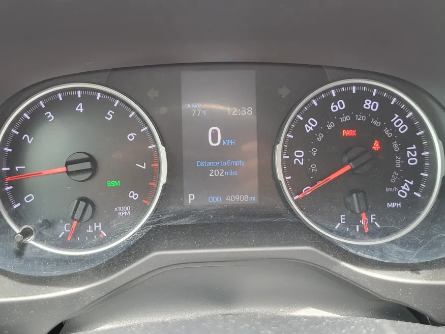 2020 Toyota RAV4 XLE | Photo 13 of 26