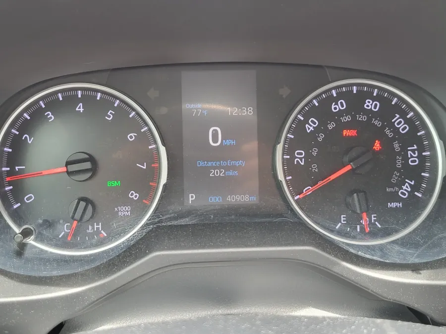 2020 Toyota RAV4 XLE | Photo 13 of 26