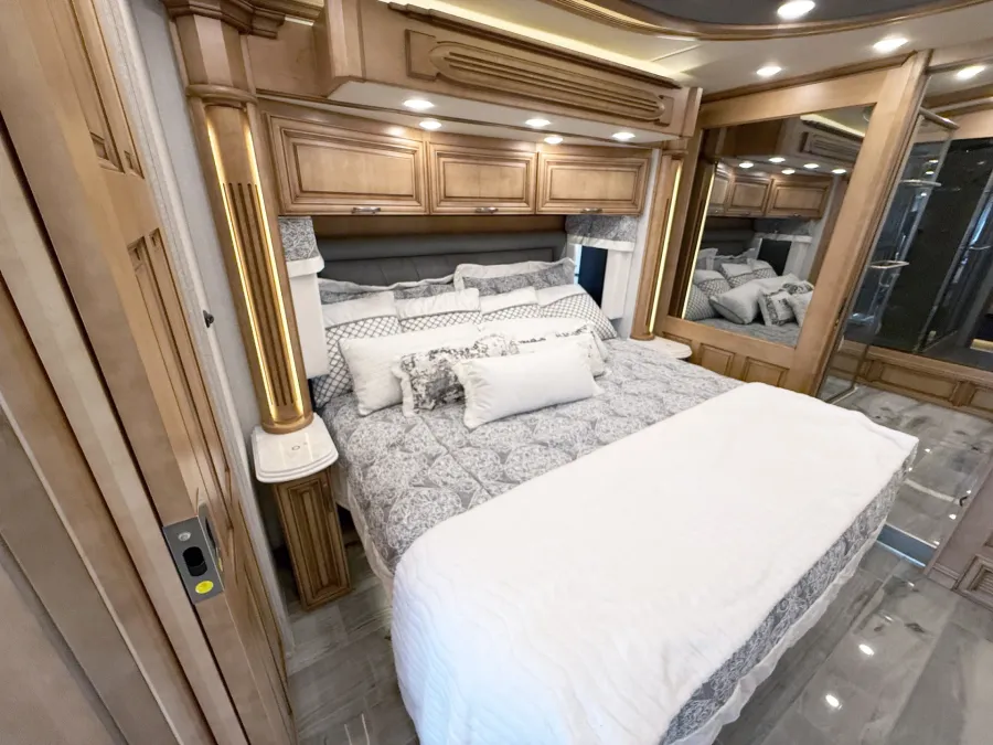 2022 Newmar Essex 4551 | Photo 13 of 32
