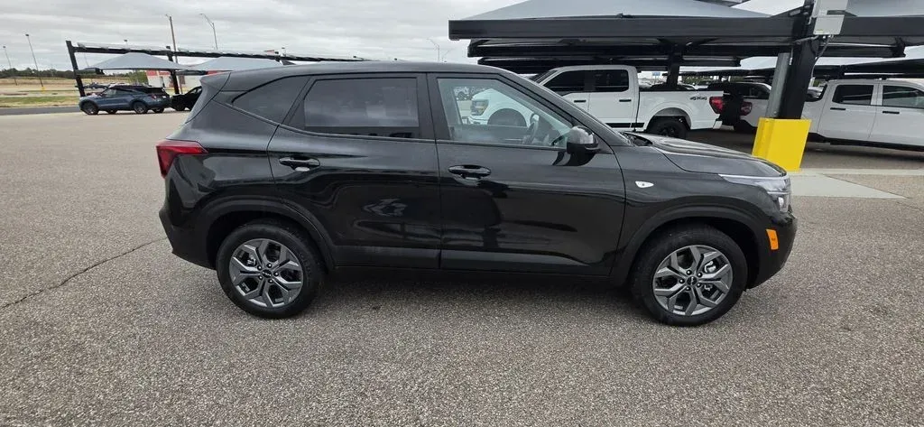 2026 Kia Seltos | Photo 4 of 27