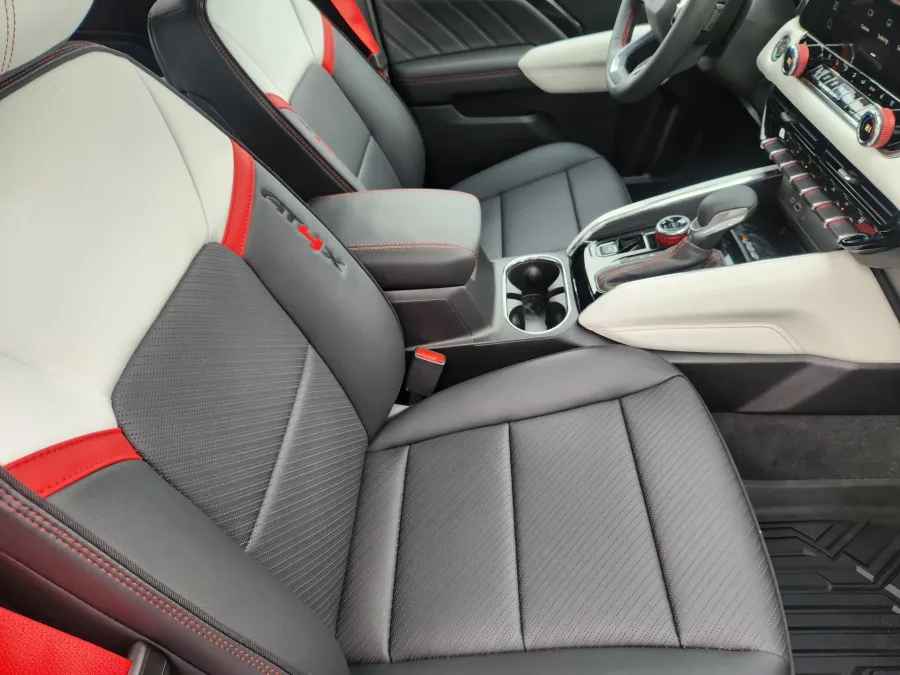 2026 GMC Canyon 4WD AT4X | Photo 9 of 25