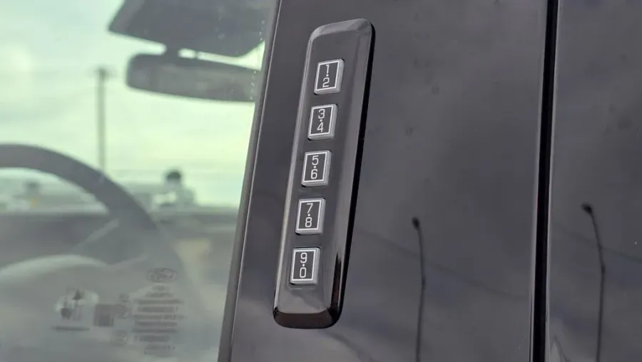 2026 Ford Super Duty F-350 | Photo 15 of 36