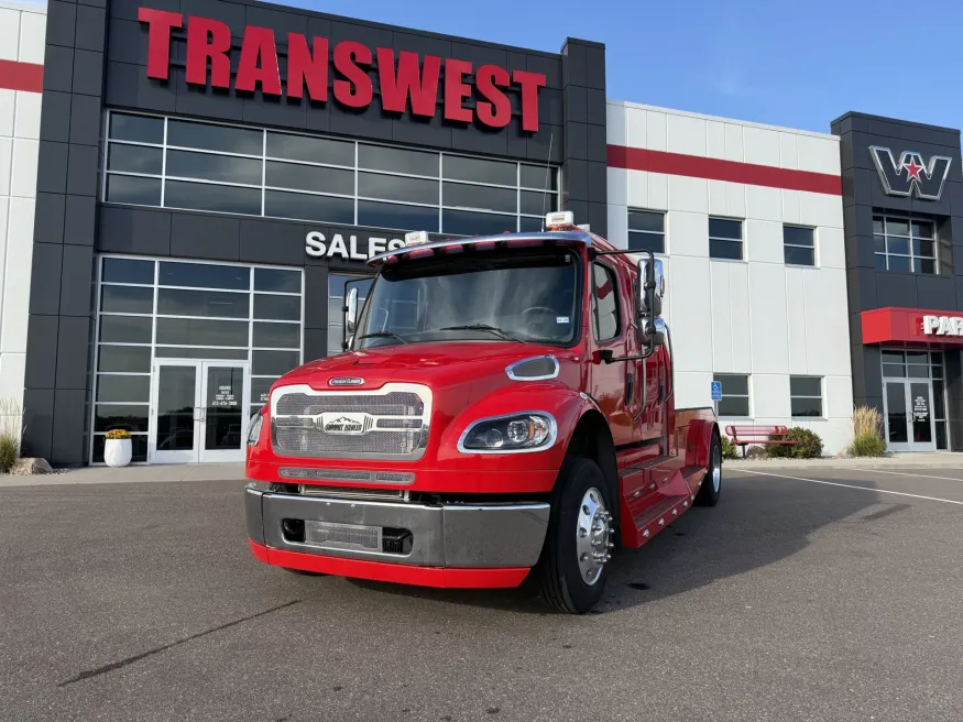 2023 Freightliner M2 106 Summit Hauler | Photo 2 of 19