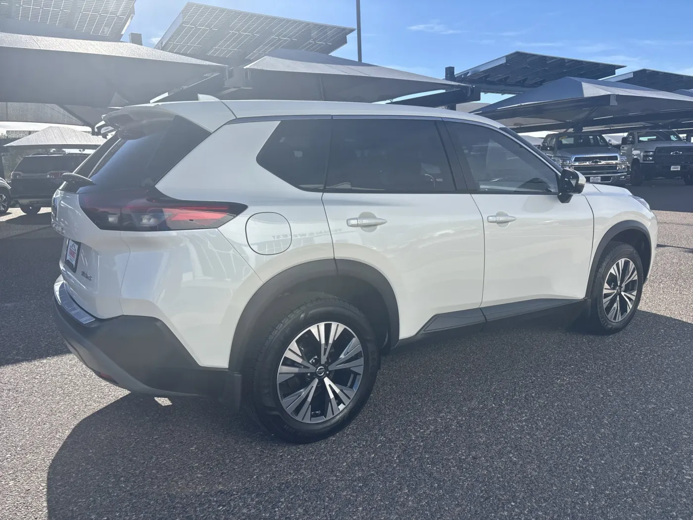 2021 Nissan Rogue SV | Photo 4 of 20