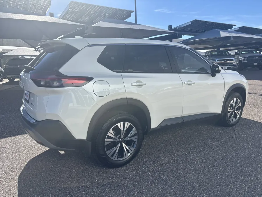 2021 Nissan Rogue SV | Photo 4 of 20