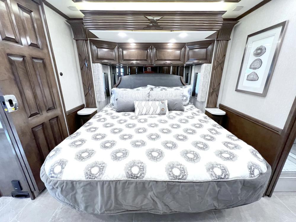 2023 Newmar Supreme Aire 4509 | Photo 18 of 38