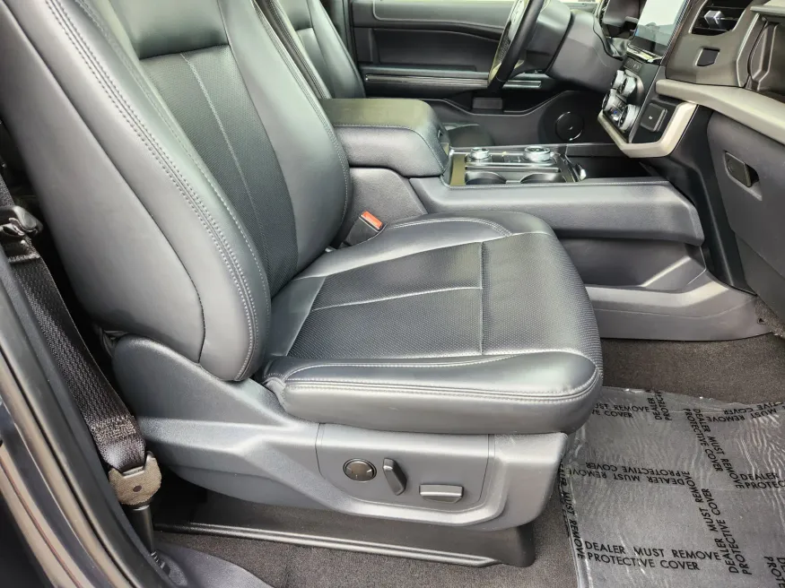 2024 Ford Expedition Max XLT | Photo 17 of 28