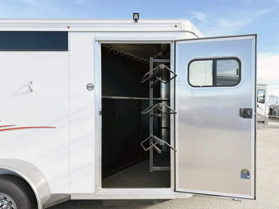 2026 Logan Coach Crossfire 3HBP | Photo 4 of 13