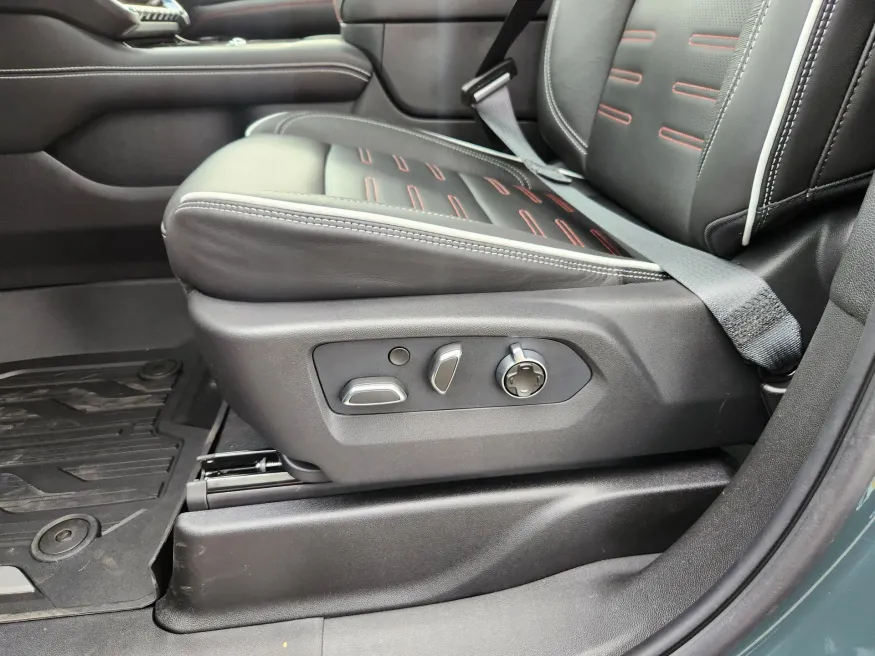 2026 GMC Yukon AT4 Ultimate | Photo 9 of 33