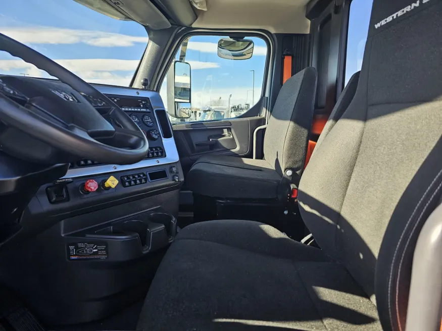 2025 Western Star 47X | Photo 12 of 16