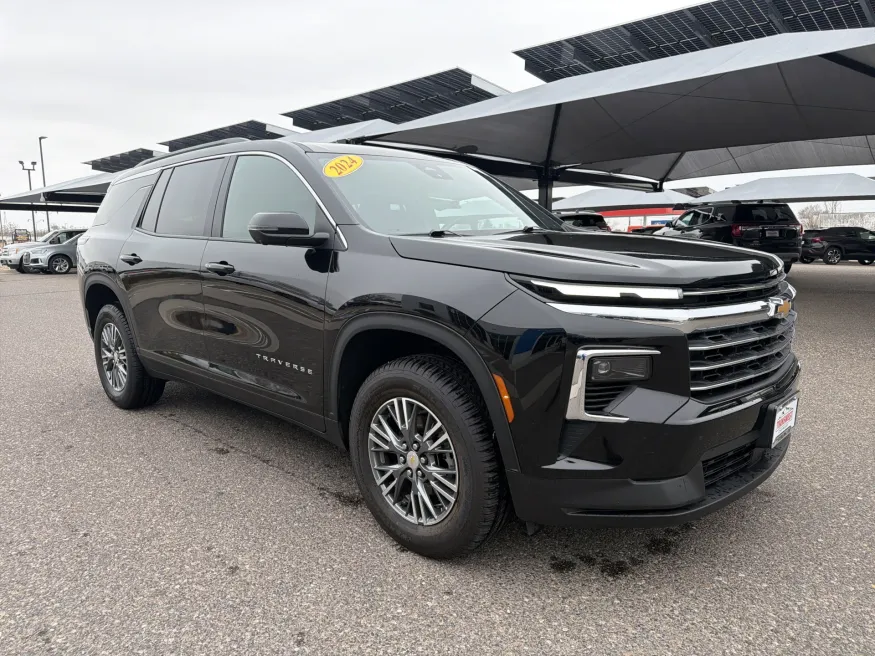 2024 Chevrolet Traverse AWD LT | Photo 5 of 21