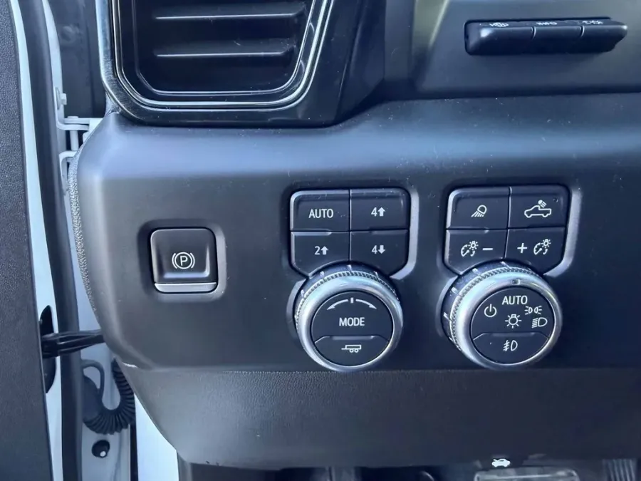 2023 GMC Sierra 1500 | Photo 13 of 29
