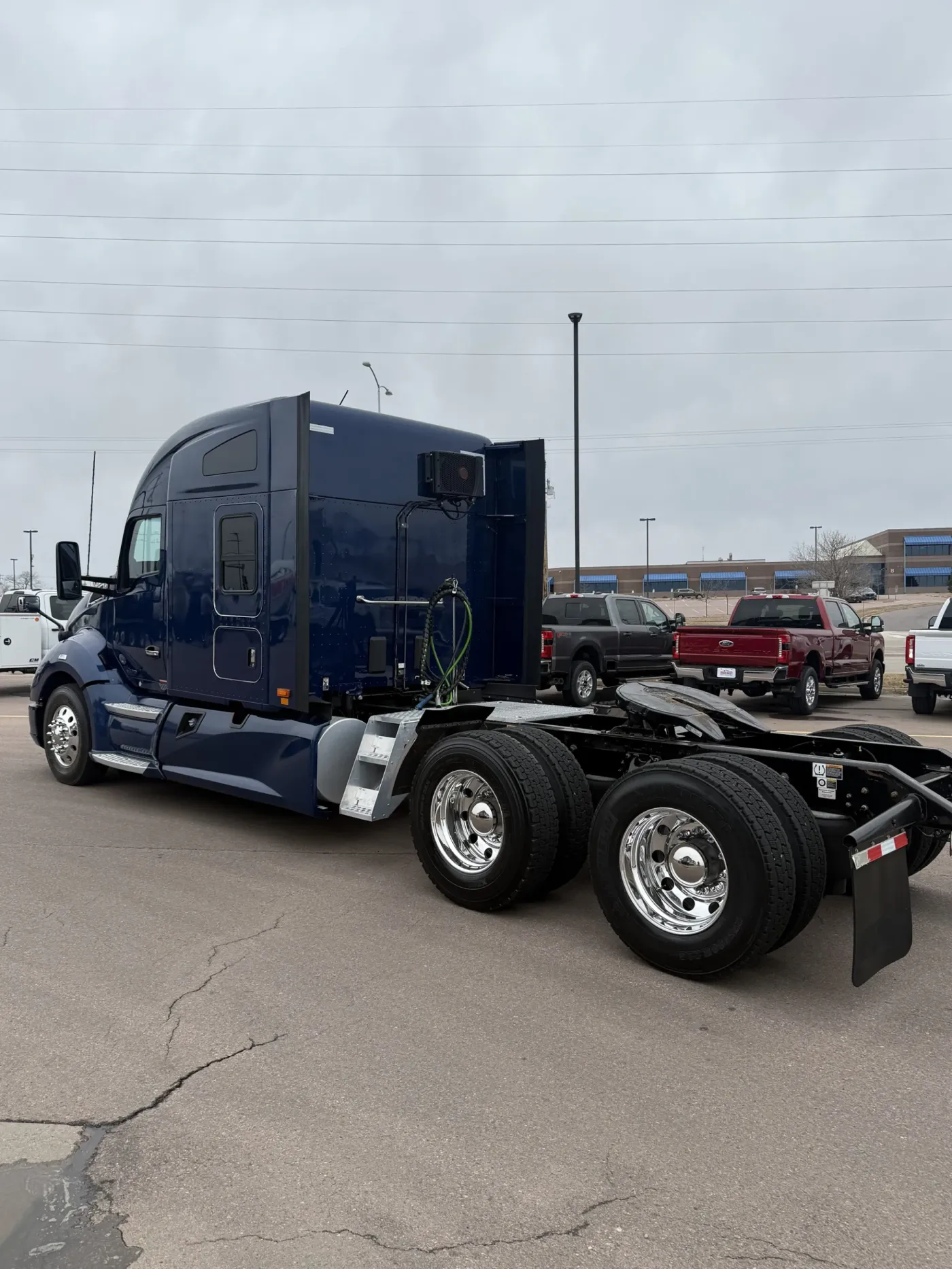 2022 Kenworth T680 | Photo 3 of 16